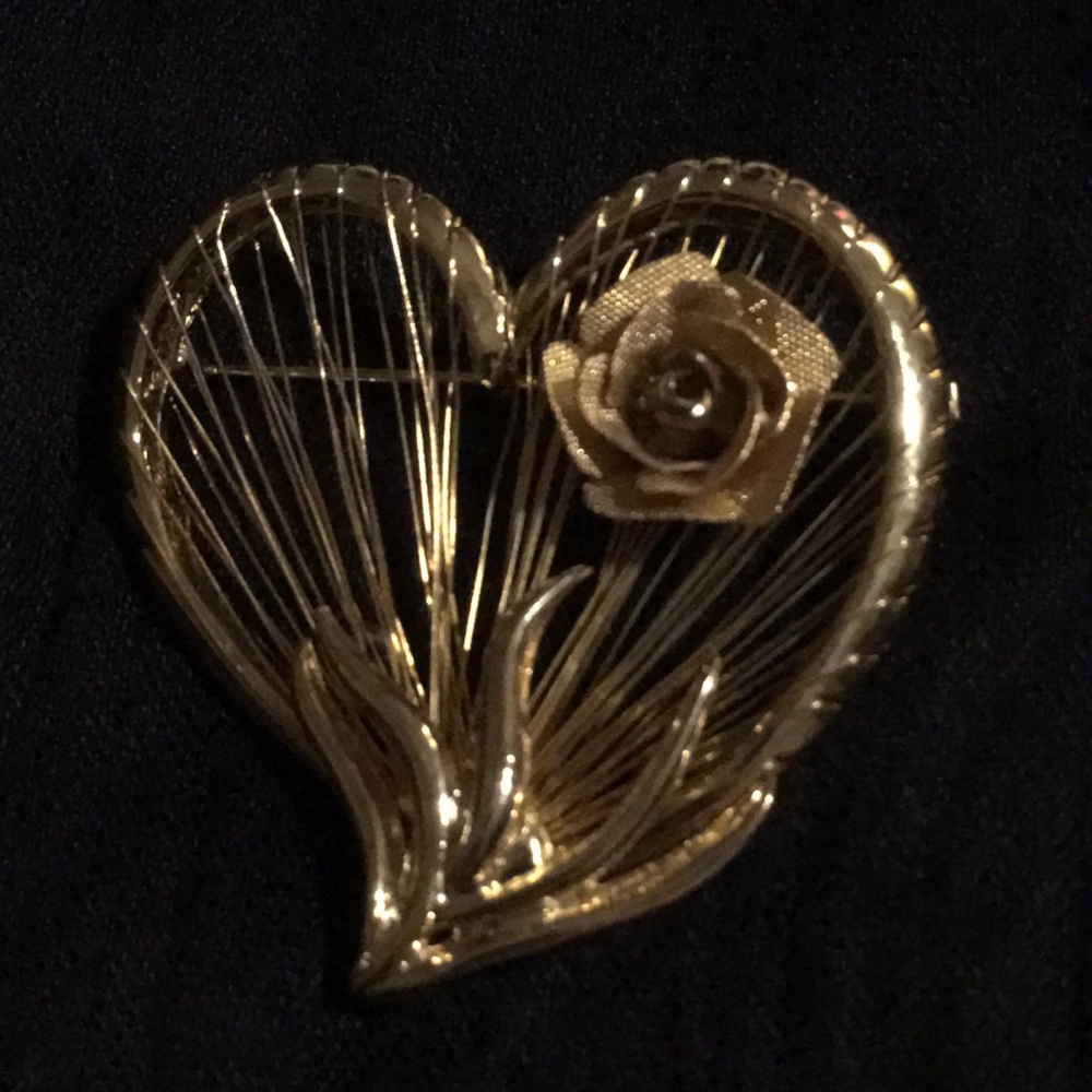 ⚠️Closet Closing⚠️ Vintage Heart Brooch